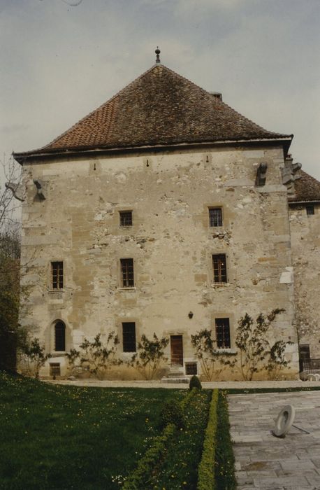 Château de Novéry : Façade ouest, vue générale