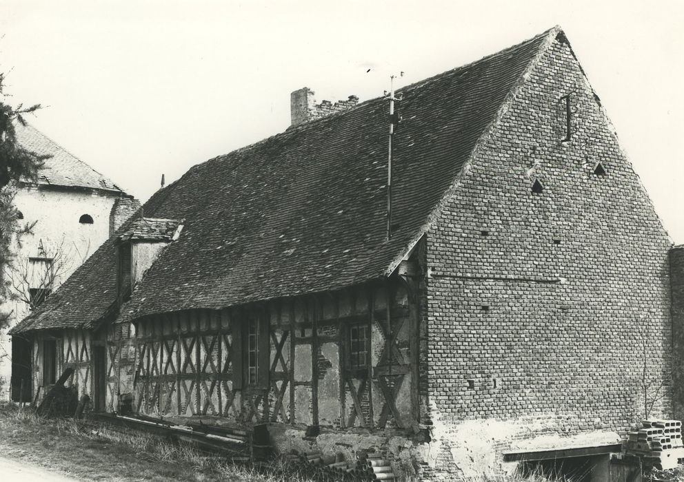Maison à pans de bois : Façades nord et ouest, vue générale