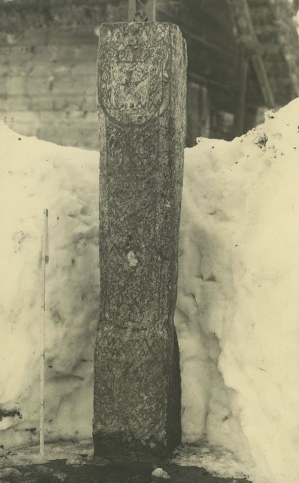 Colonne féodale, vue générale