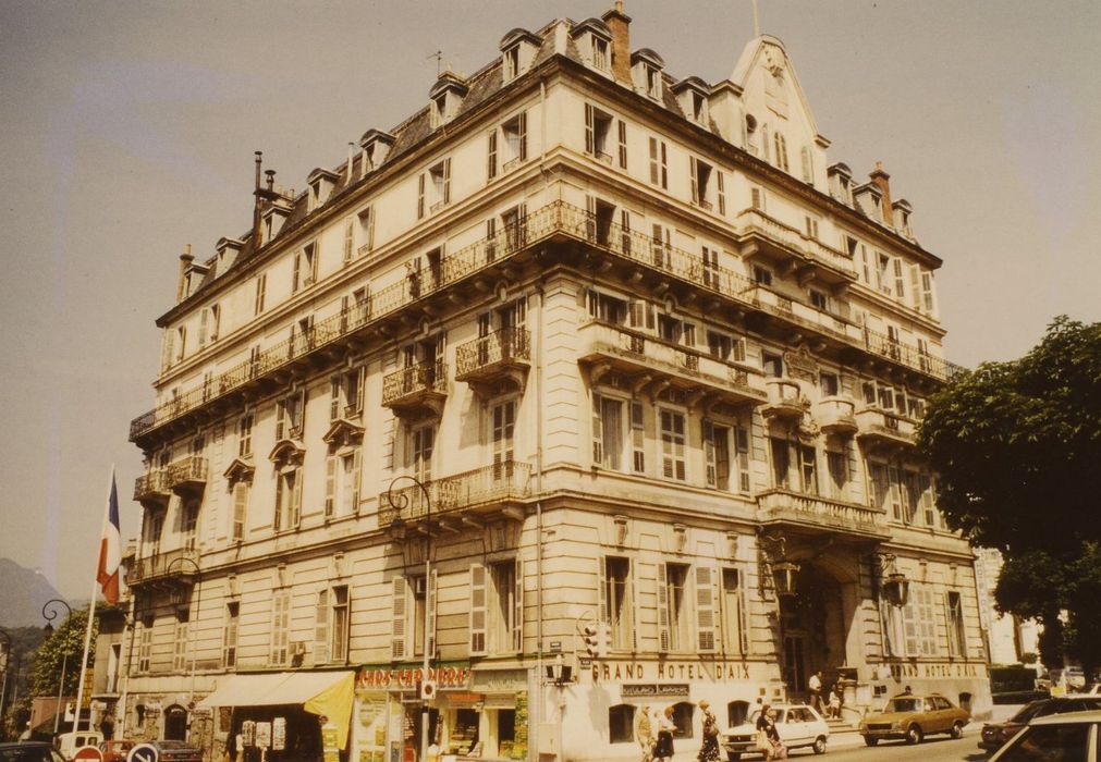 Grand Hôtel : Façades sud et est, vue générale