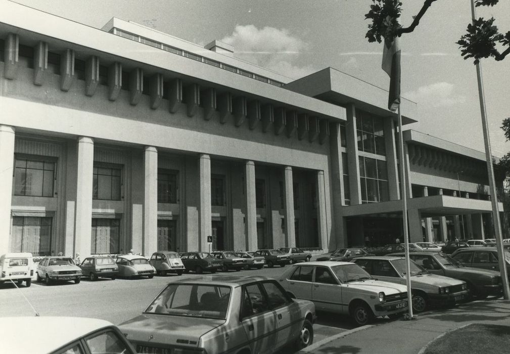 Thermes nationaux : Thermes de Petriaux, façade ouest, vue générale