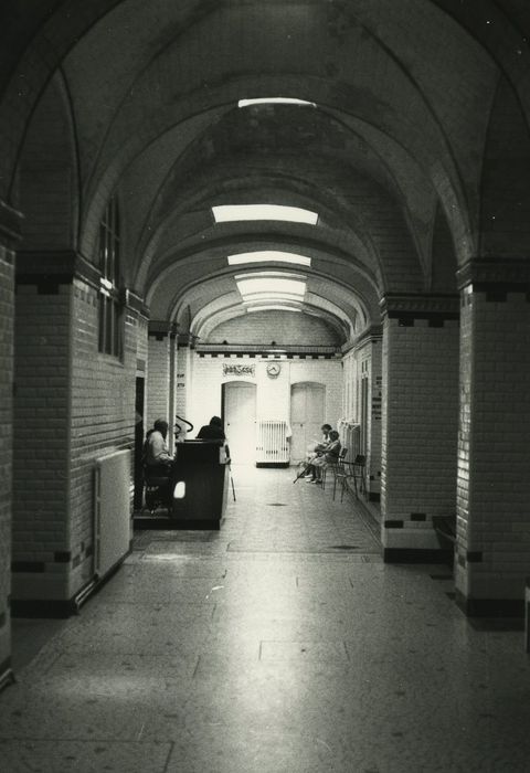 Thermes nationaux : Thermes de Petriaux, couloir, vue générale