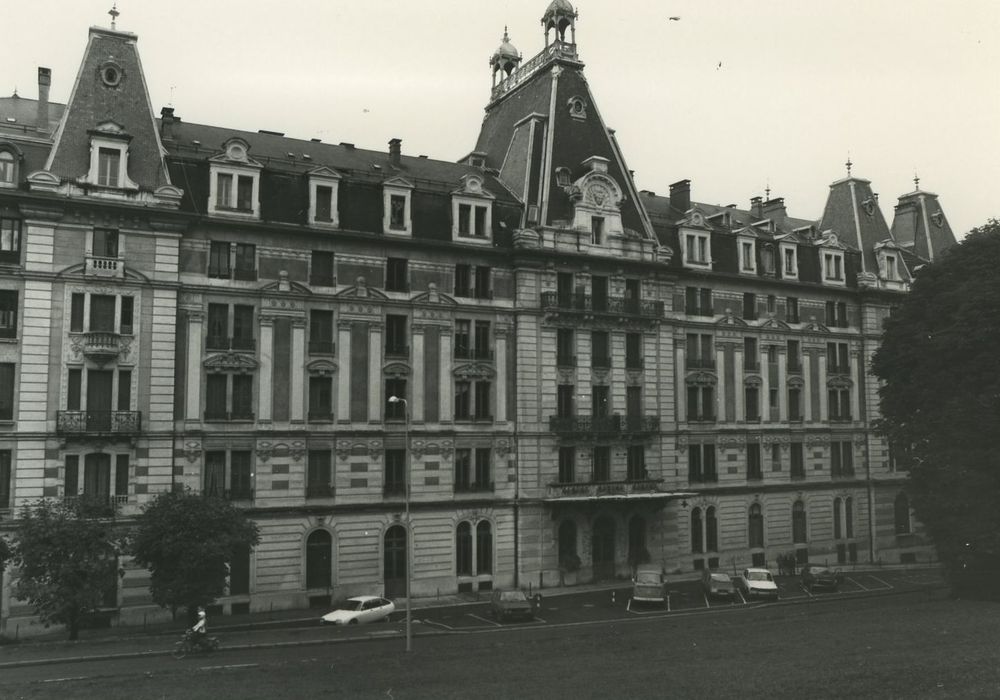 Hôtel Bernascon (ancien) : Façade est, vue générale