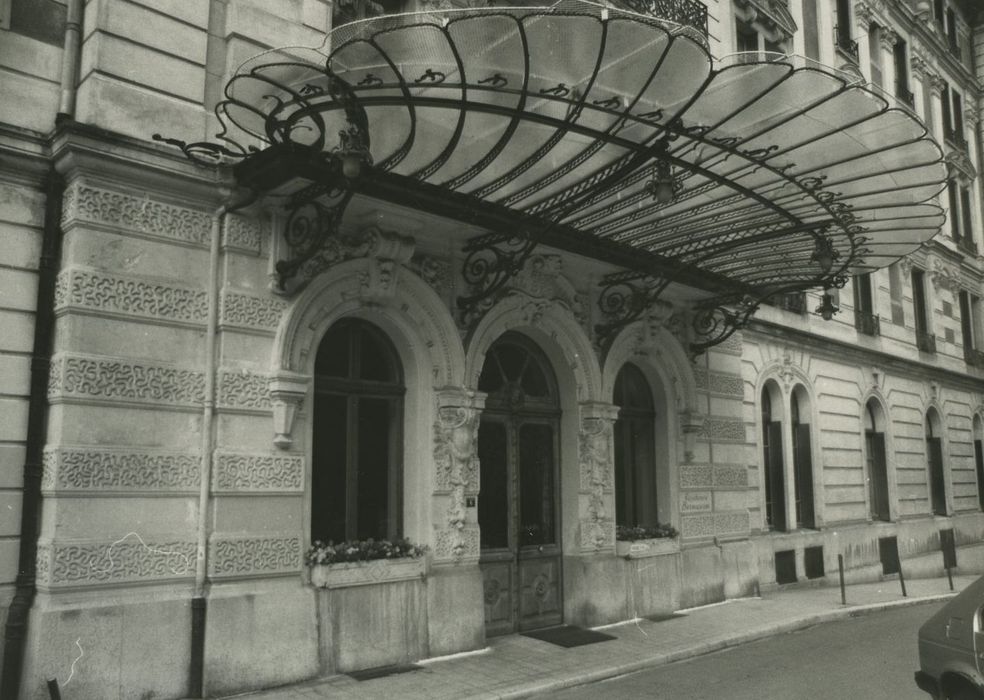 Hôtel Bernascon (ancien) : Façade est, porte d’accès, vue générale