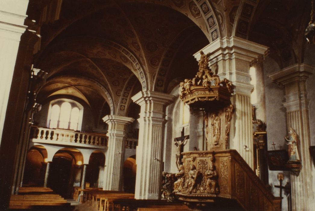 Eglise de Conflans : Nef, vue générale