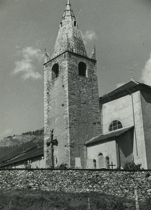 Eglise : Clocher, élévations sud et est, vue générale