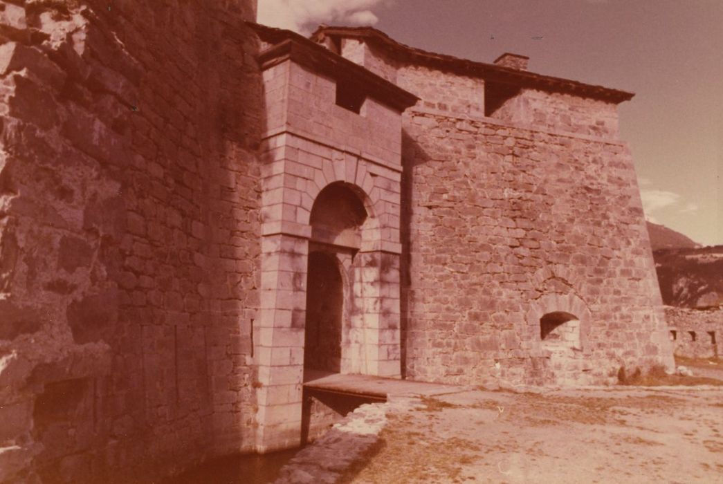 Forts de l'Esseillon : Fort Marie-Christine : Portail d’accès sur, vue générale