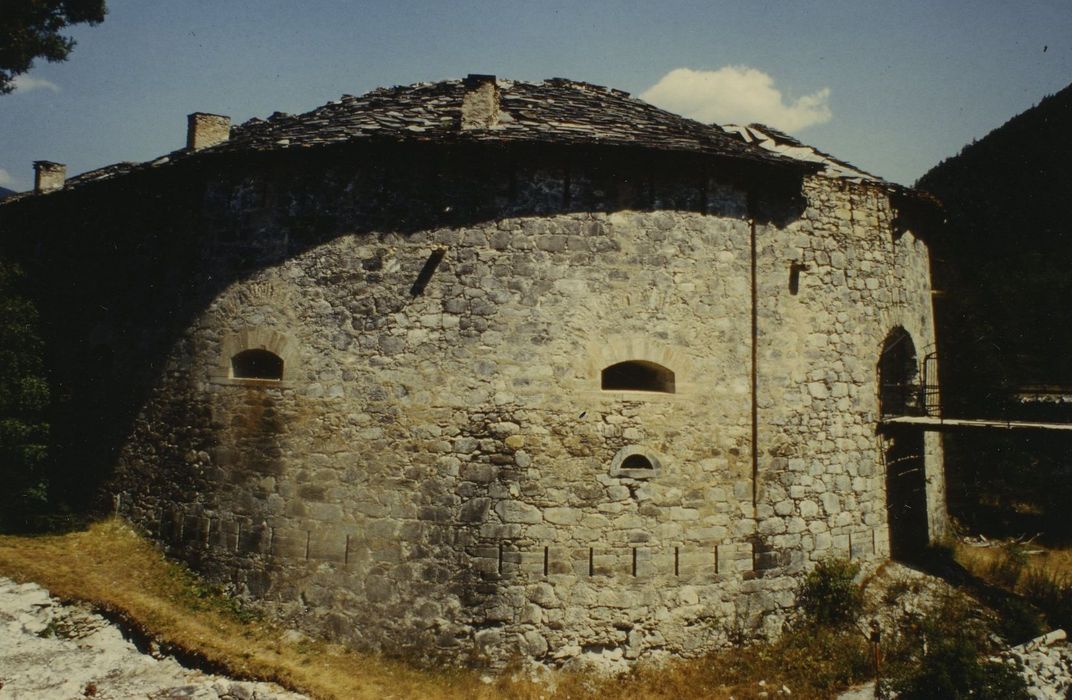 Forts de l'Esseillon : Redoute Marie-Thérèse : Façade sud-ouest, vue partielle