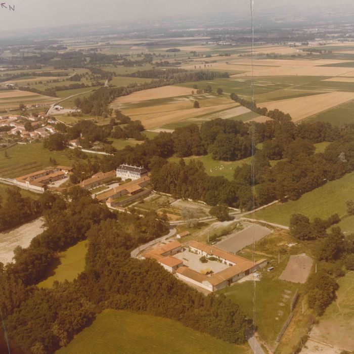 Château : Vue aérienne de l’ensemble des bâtiments