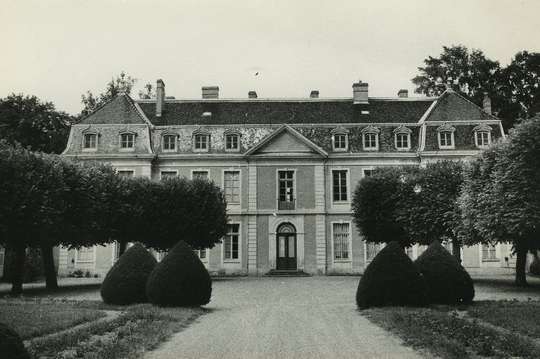 Château : Façade ouest, vue générale