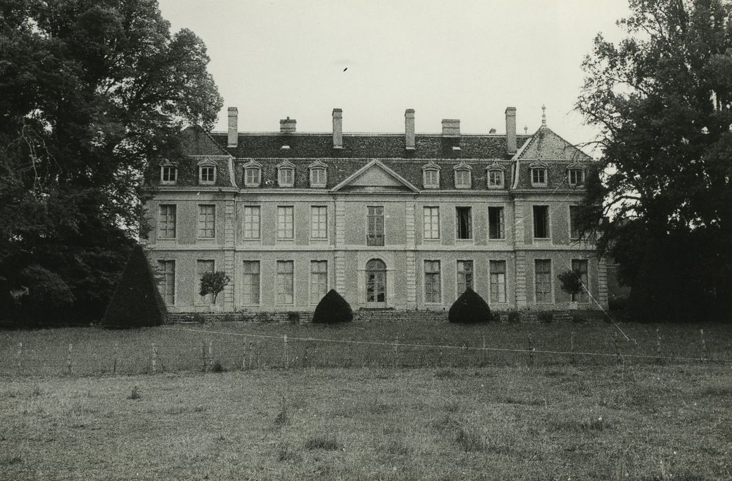 Château : Façade est, vue générale