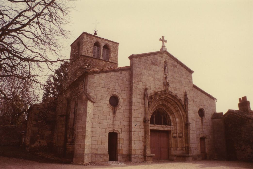 Eglise paroissiale Saint-Cyr : Façade occidentale, vue générale