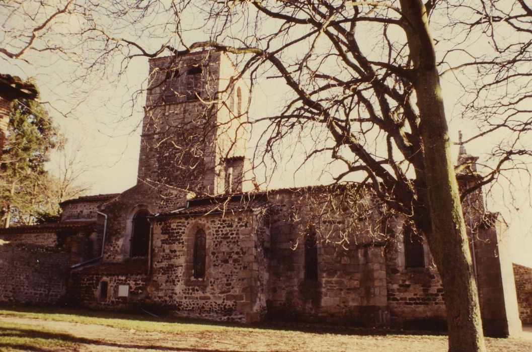 Eglise paroissiale Saint-Cyr : Façade latérale nord, vue générale