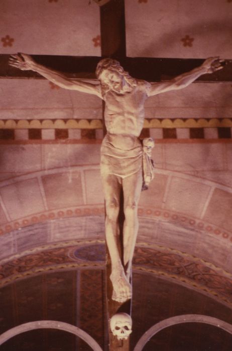 statue : Christ en croix