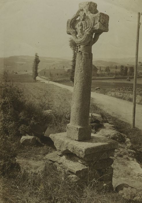 Croix en pierre, vue générale