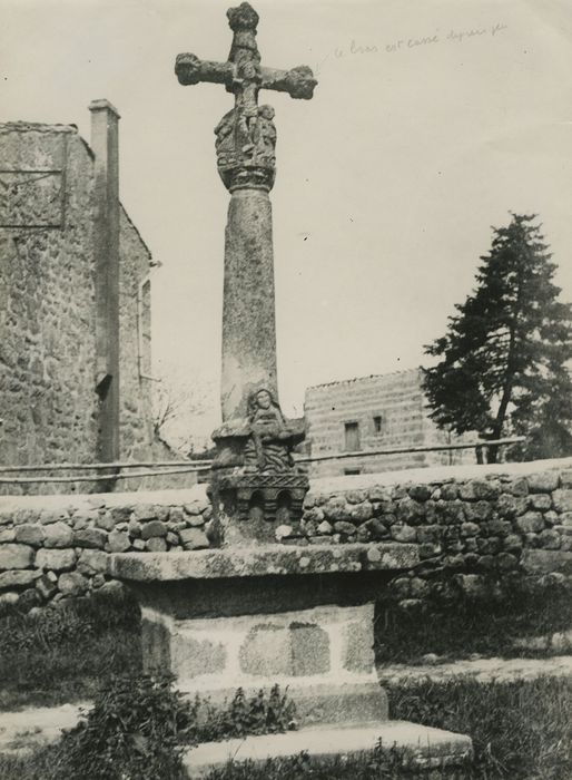 Croix de l'ancien cimetière, vue générale