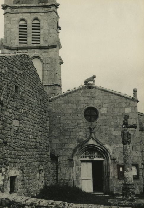 Eglise paroissiale : Façade occidentale, vue générale