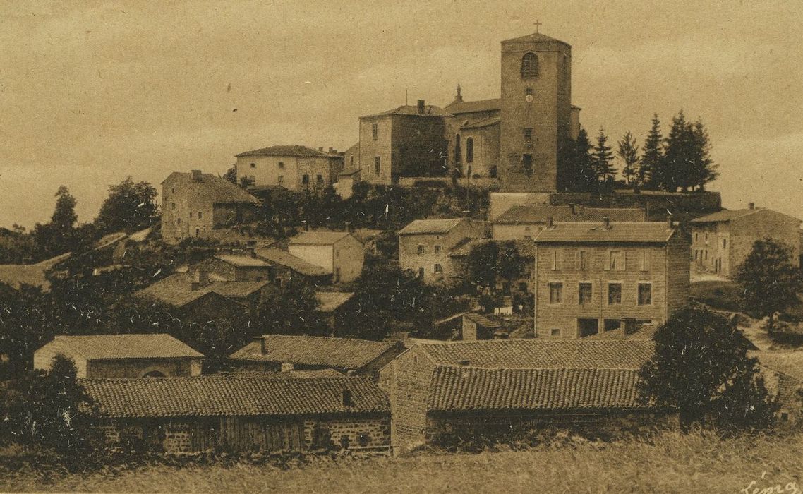 Eglise de Leignecq : Vue générale de l’église dans son environnement depuis l’Est