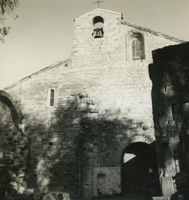 Eglise paroissiale : Façade occidentale, vue partielle