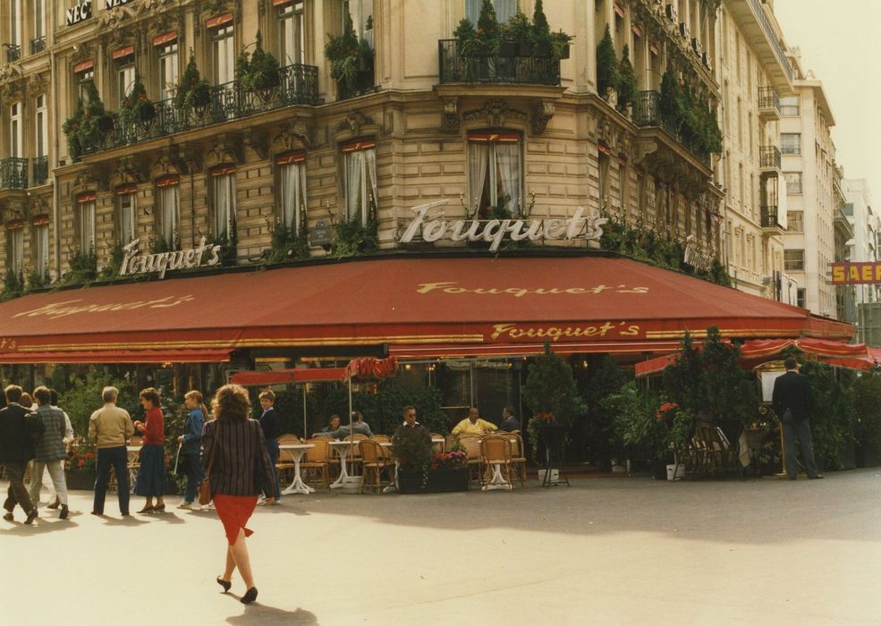 Brasserie restaurant Le Fouquet's : Façades sur rues, vue partielle