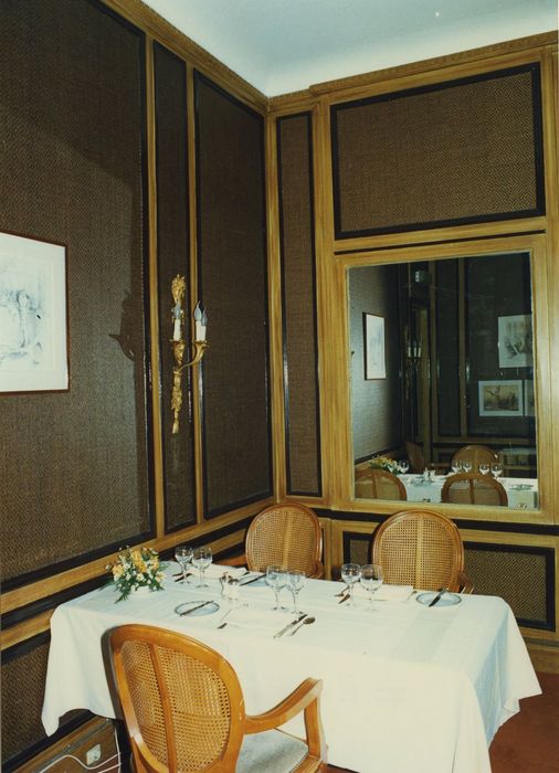 Brasserie restaurant Le Fouquet's : Petit salon situé à l’entresol, vue partielle