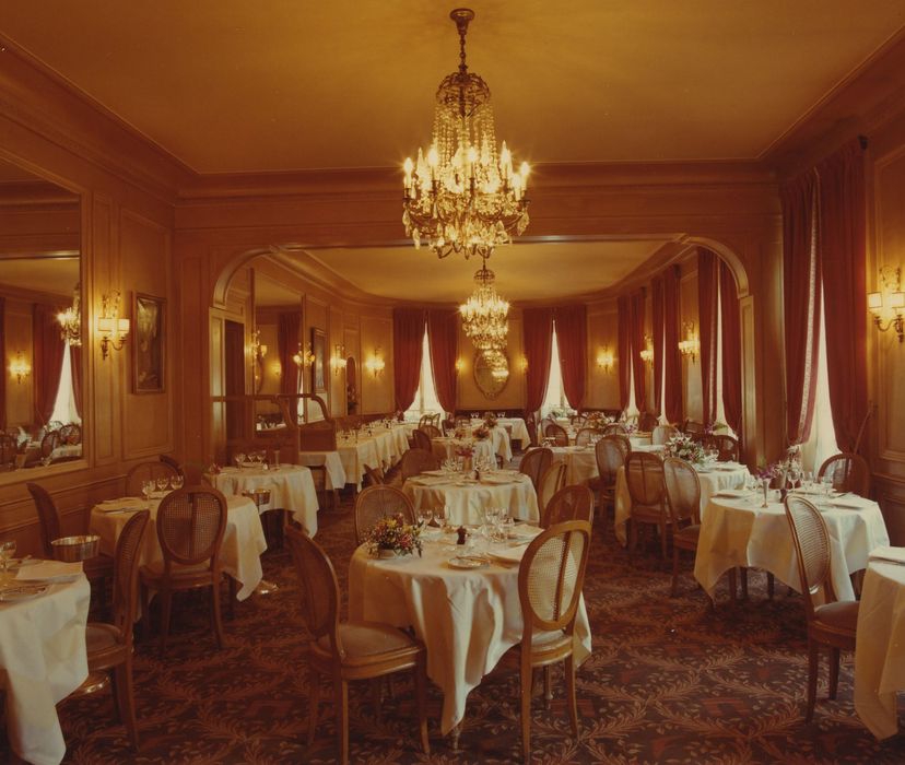 Brasserie restaurant Le Fouquet's : Salle du restaurant au rez-de-chaussée, vue générale