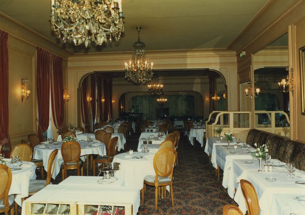 Brasserie restaurant Le Fouquet's : Salle du restaurant au rez-de-chaussée, vue générale