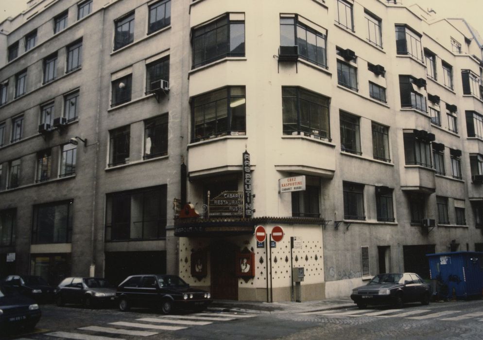 Immeuble, Cabaret-restaurant le Raspoutine : Façades sur rues, vue partielle