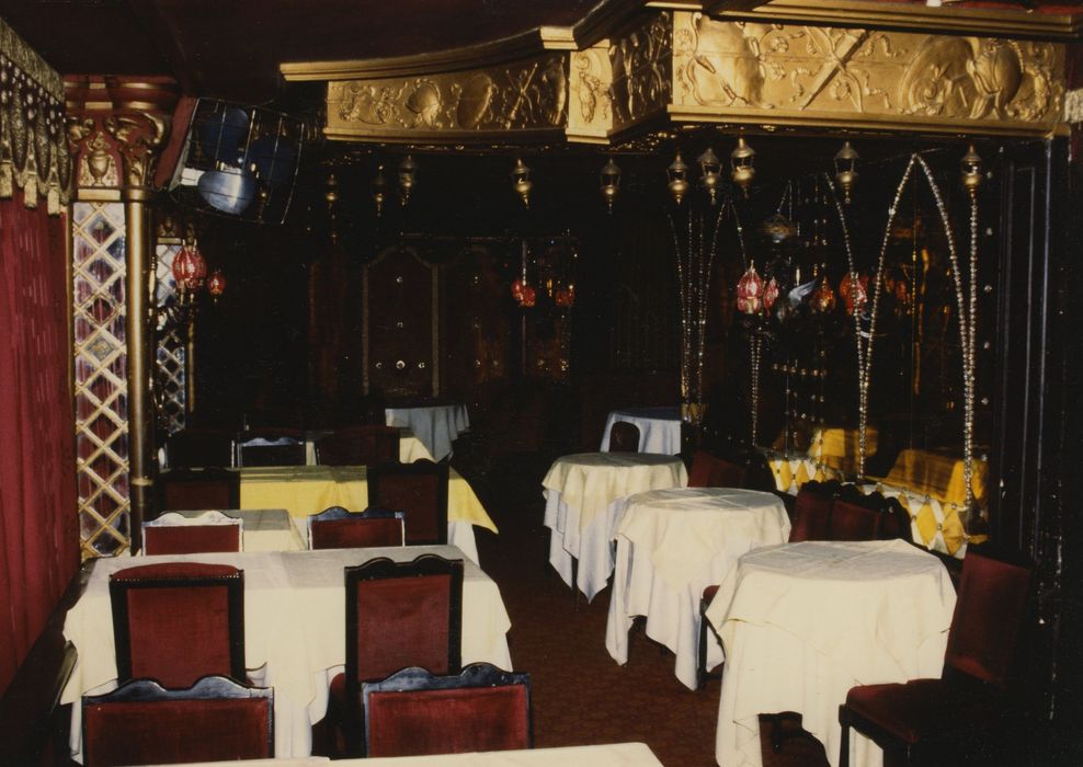 Immeuble, Cabaret-restaurant le Raspoutine : Salle du balcon, vue partielle