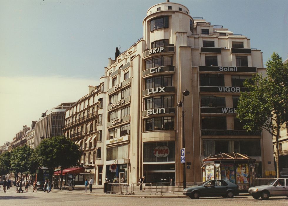 Immeuble, Cabaret-restaurant le Raspoutine : Façades sur les avenues des Champs-Elysées et Georges V