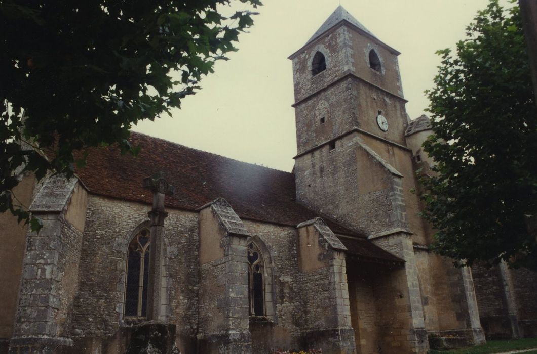 Eglise Notre-Dame : Façade latérale sud, vue partielle