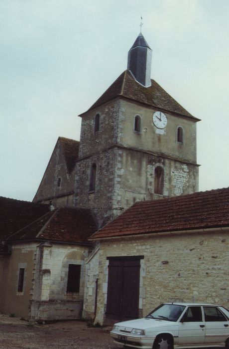 Eglise Notre-Dame : Clocher, élévations sud et ouest, vue partielle