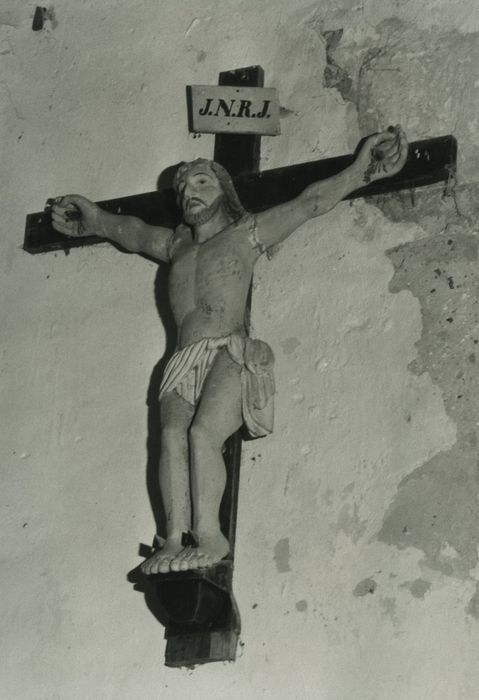 statue : Christ en croix