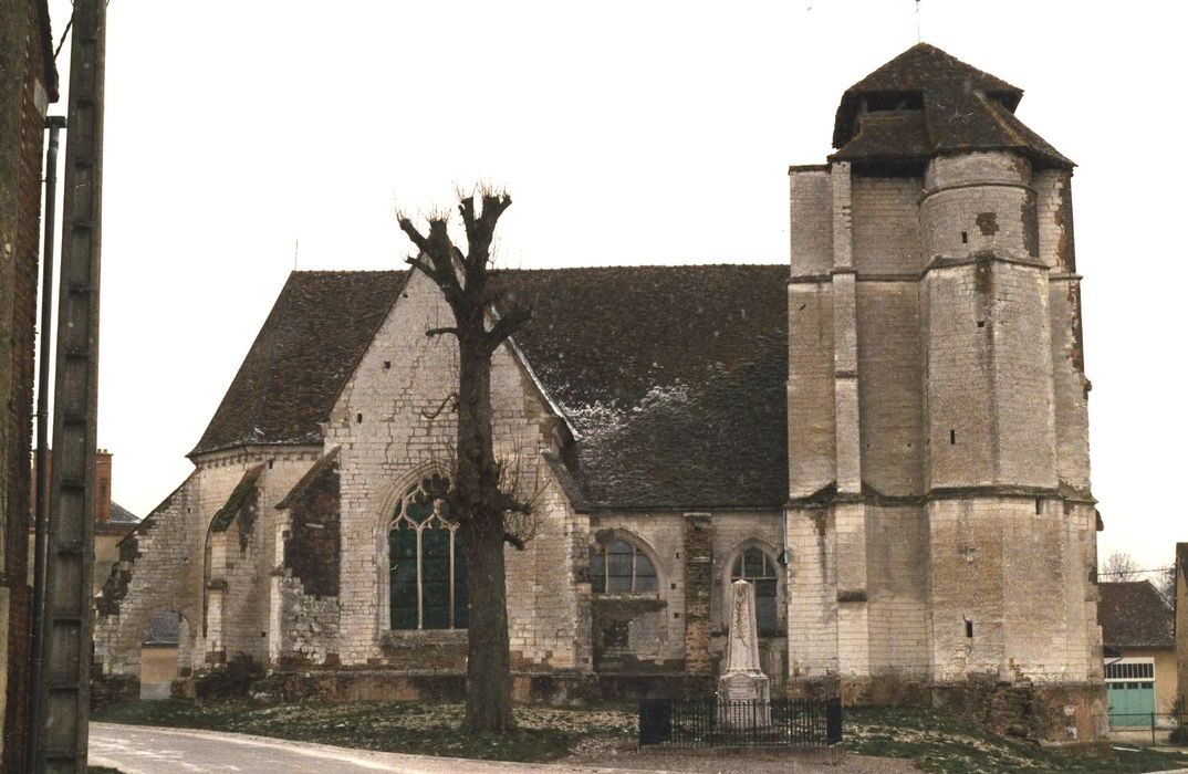 Eglise Saint-Jean-Baptiste : Façade latérale nord, vue générale