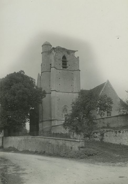 Eglise Saint-Vérain : Clocher, élévation sud, vue générale