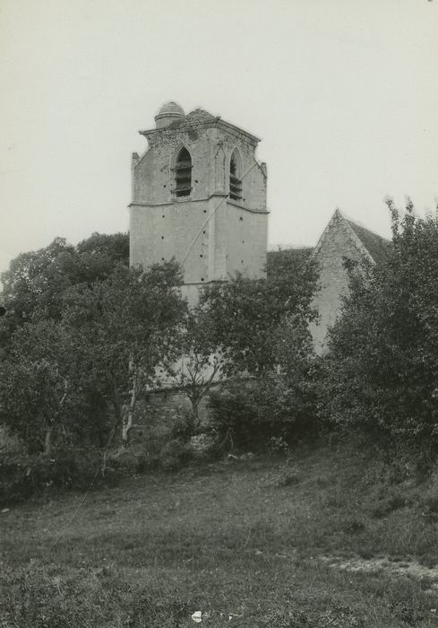 Eglise Saint-Vérain : Clocher, élévations sud et est, vue générale