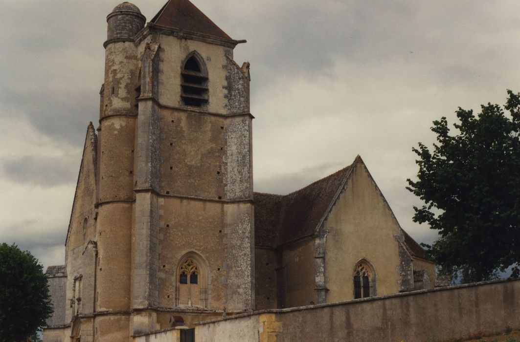 Eglise Saint-Vérain : Façade latérale sud, vue partielle