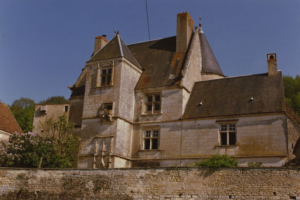 Château de Faulin : Façade nord-ouest, vue générale