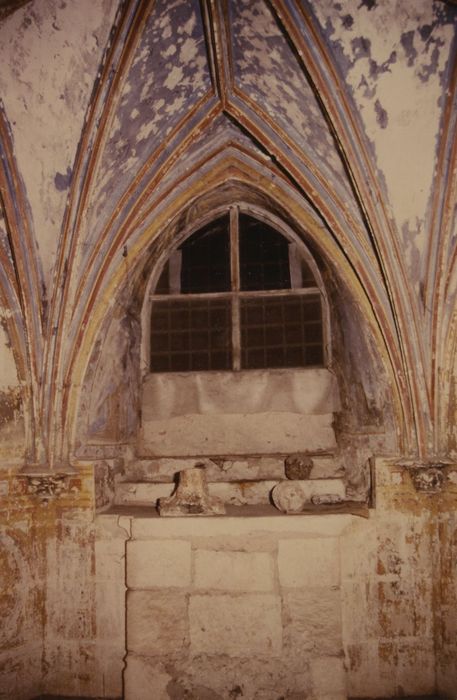 Château de Faulin : Chapelle, vue générale de l’autel