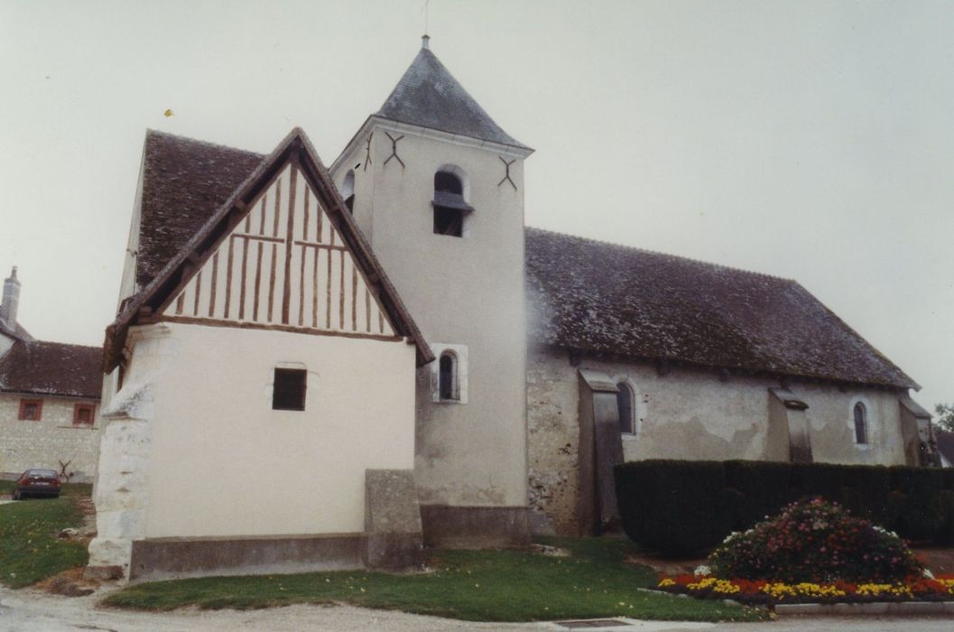 Eglise Sainte-Geneviève : Façade latérale nord, vue générale