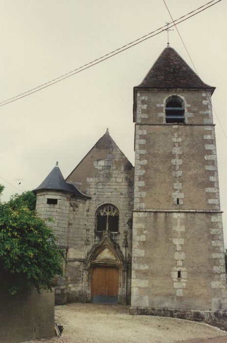 Eglise Saint-Menge : Façade occidentale, vue générale