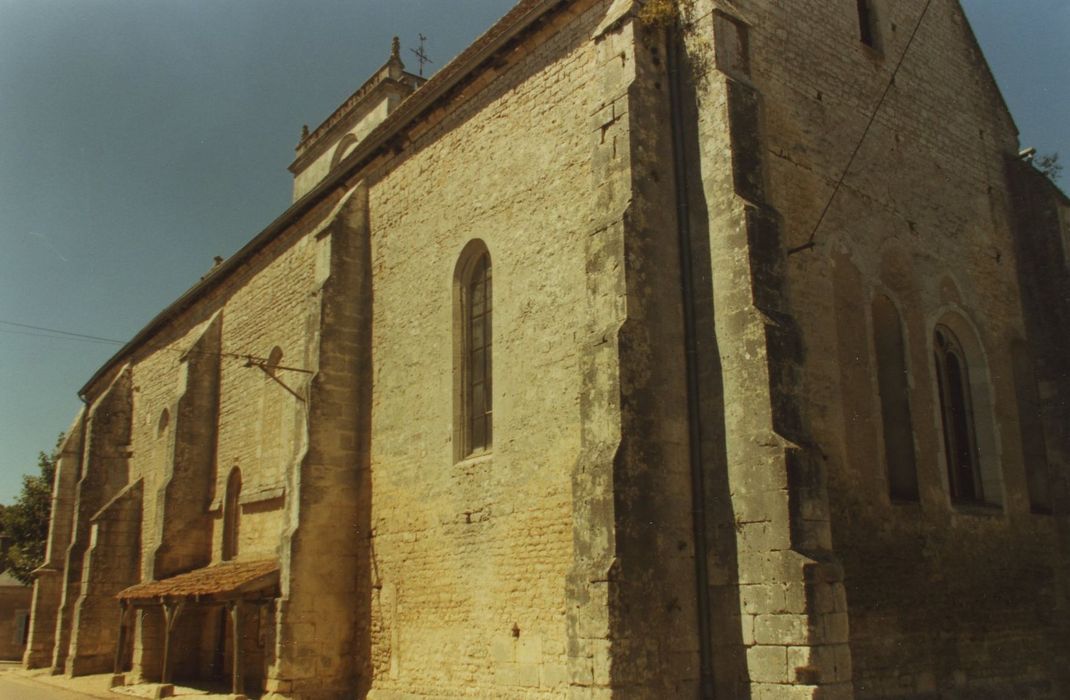 Eglise Saint-Denis : Façade latérale sud, vue générale