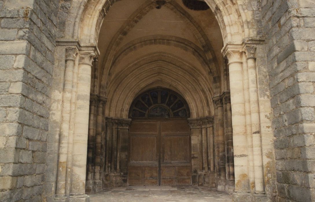 Eglise Saint-Laurent : Portail occidentale, vue générale