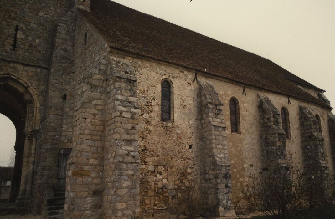 Eglise Saint-Laurent : Façade latérale sud, vue générale