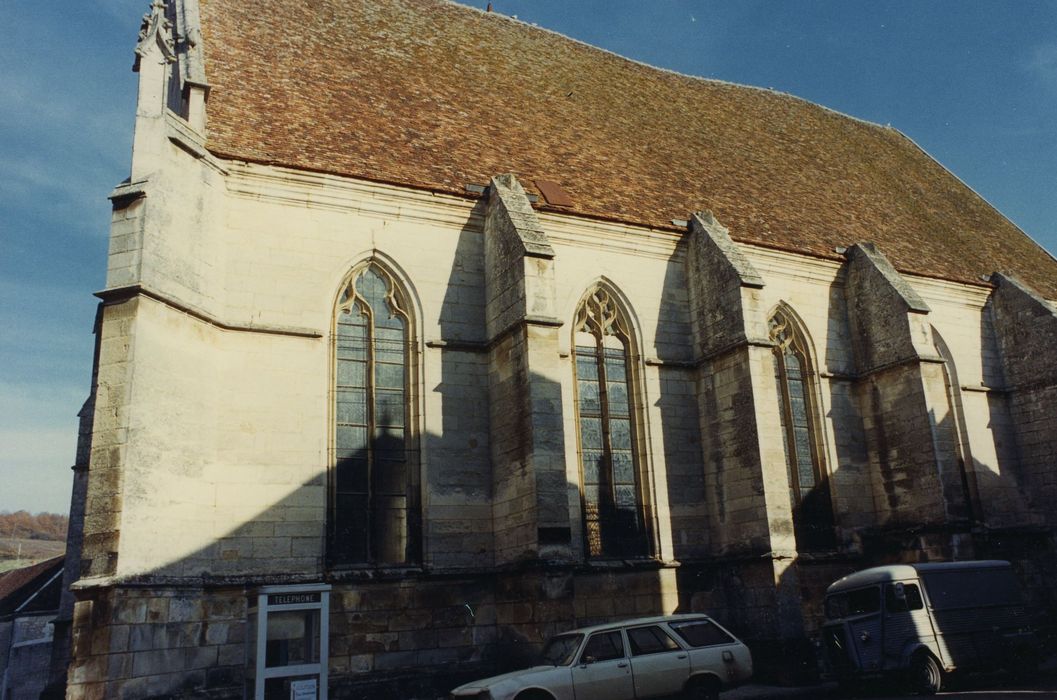 Eglise Saint-Romain : Façade latérale sud, vue partielle