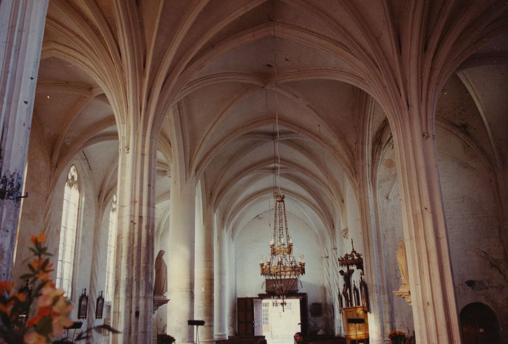 Eglise Saint-Romain : Nef, vue générale