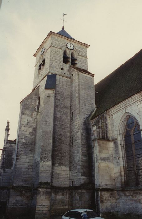 Eglise Saint-Romain : Clocher, élévation ouest, vue générale