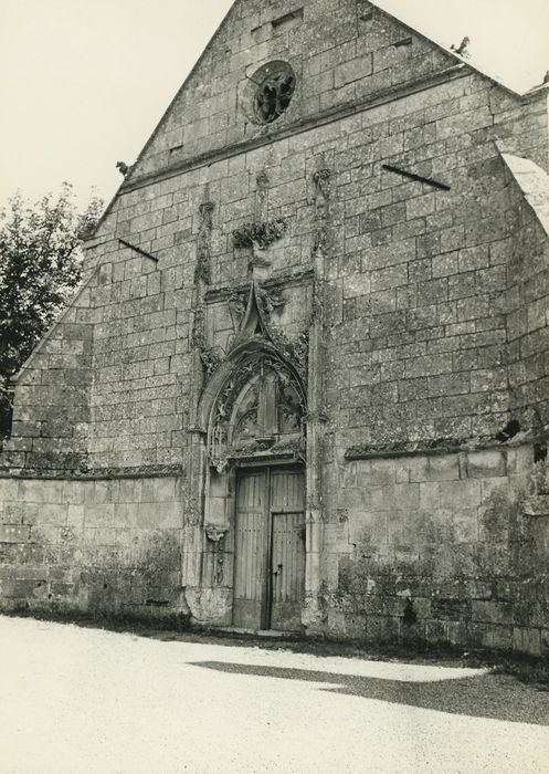 Eglise paroissiale : Façade occidentale, vue générale