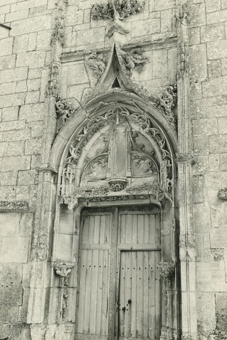 Eglise paroissiale : Portail occidental, vue générale