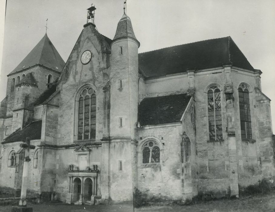 Eglise Saint-Marcel : Façade latérale sud, vue générale